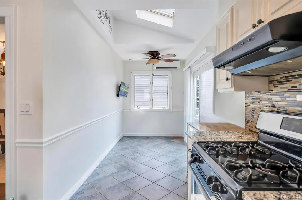 232 Locust Street Valley Stream NY 11581