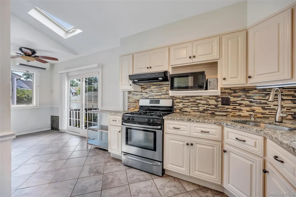 232 Locust Street Valley Stream NY 11581