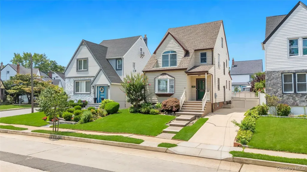 232 Locust Street Valley Stream NY 11581