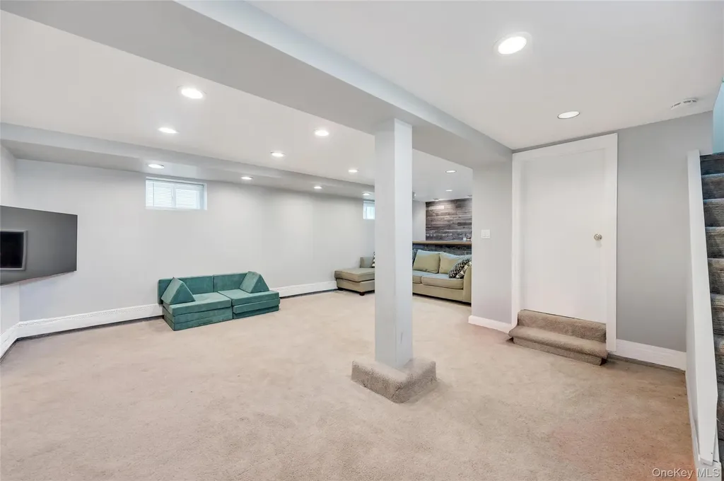 232 Locust Street Valley Stream NY 11581