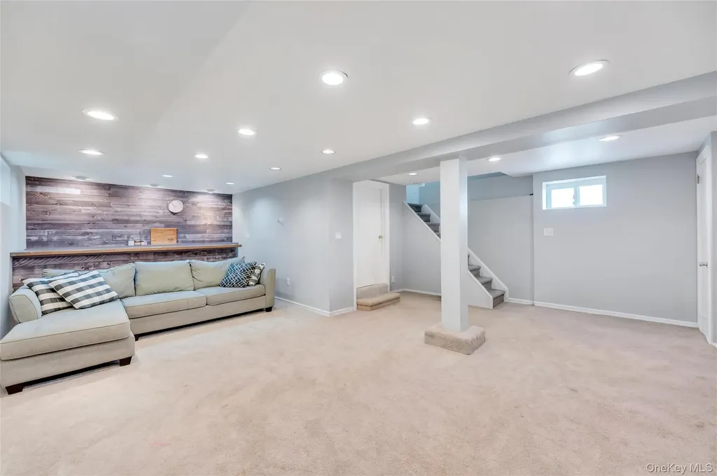 232 Locust Street Valley Stream NY 11581