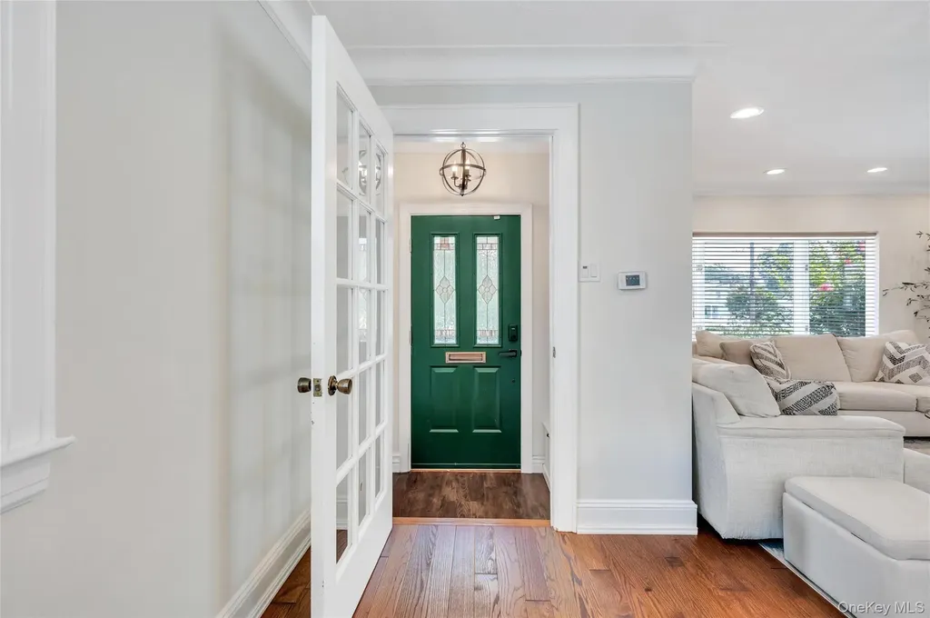 232 Locust Street Valley Stream NY 11581