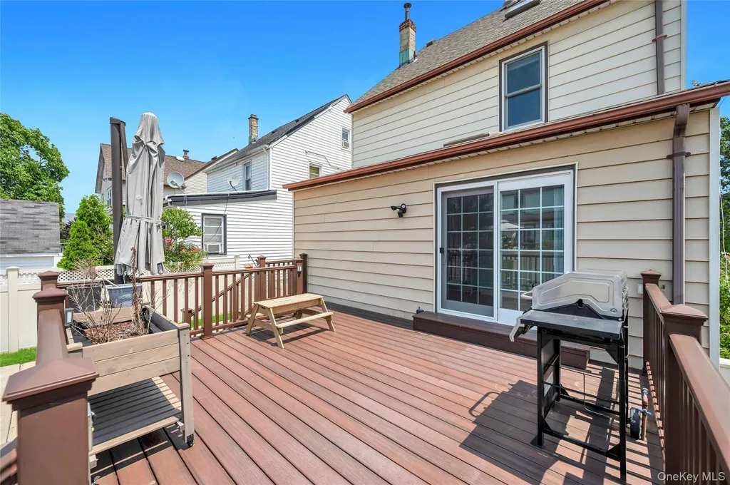 232 Locust Street Valley Stream NY 11581