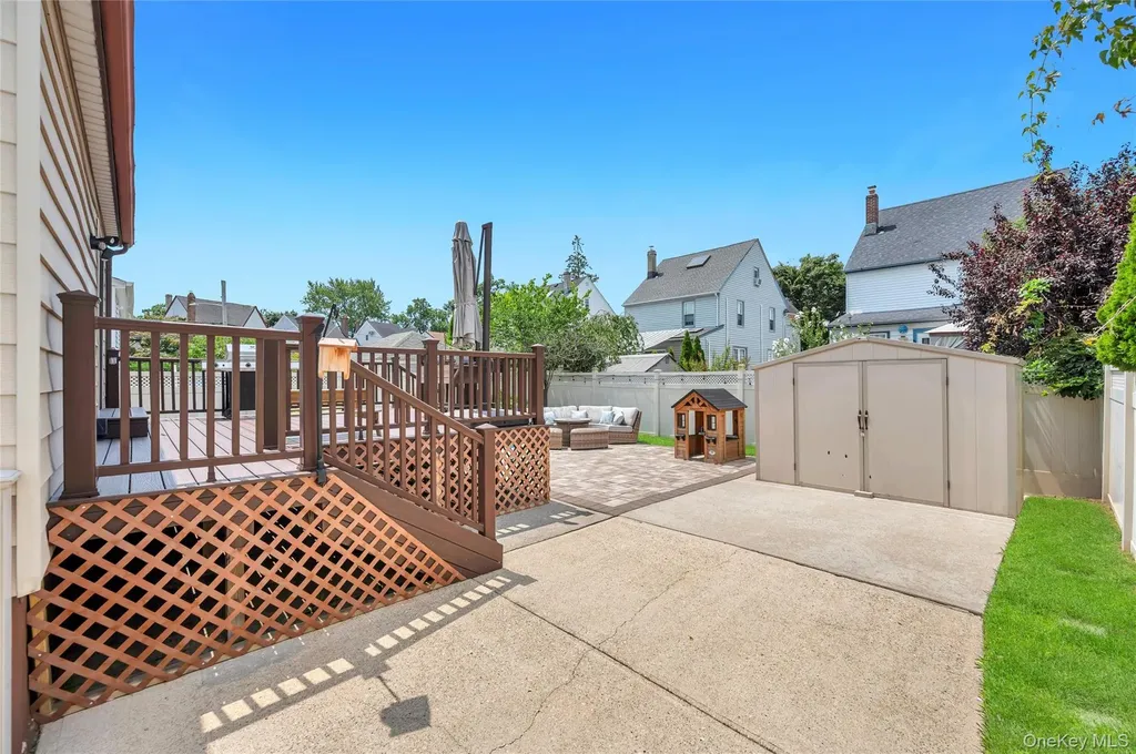 232 Locust Street Valley Stream NY 11581