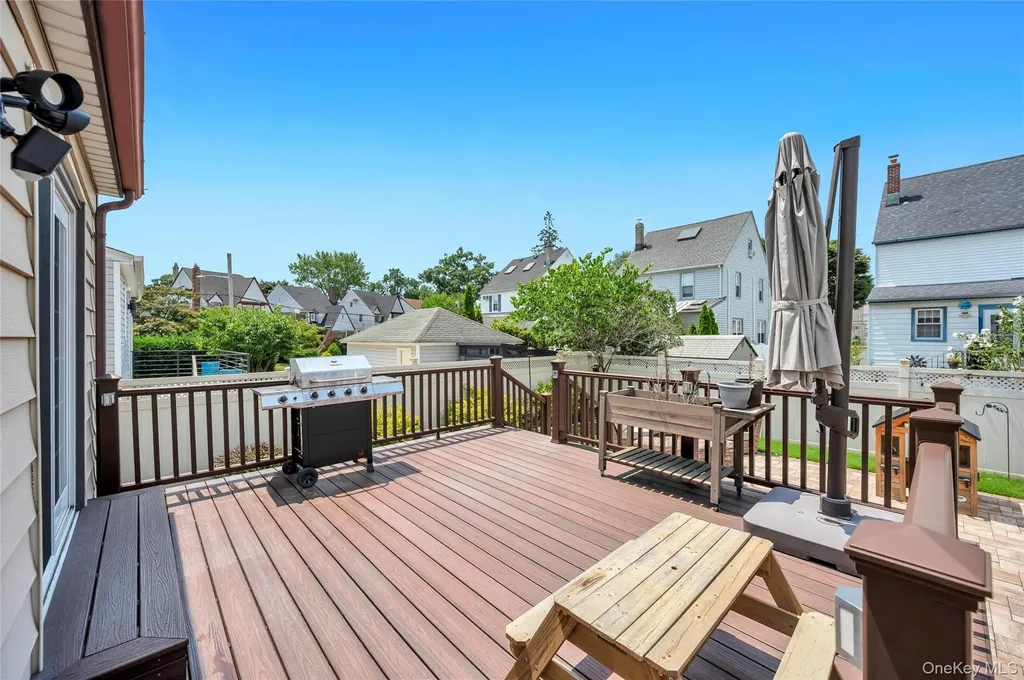 232 Locust Street Valley Stream NY 11581