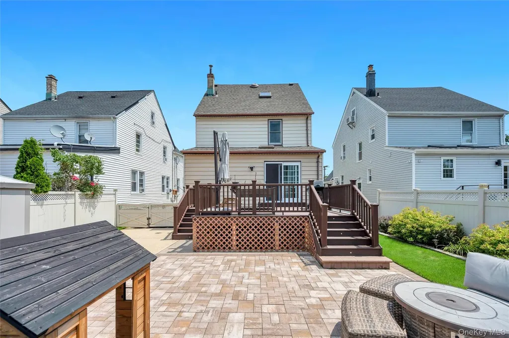 232 Locust Street Valley Stream NY 11581