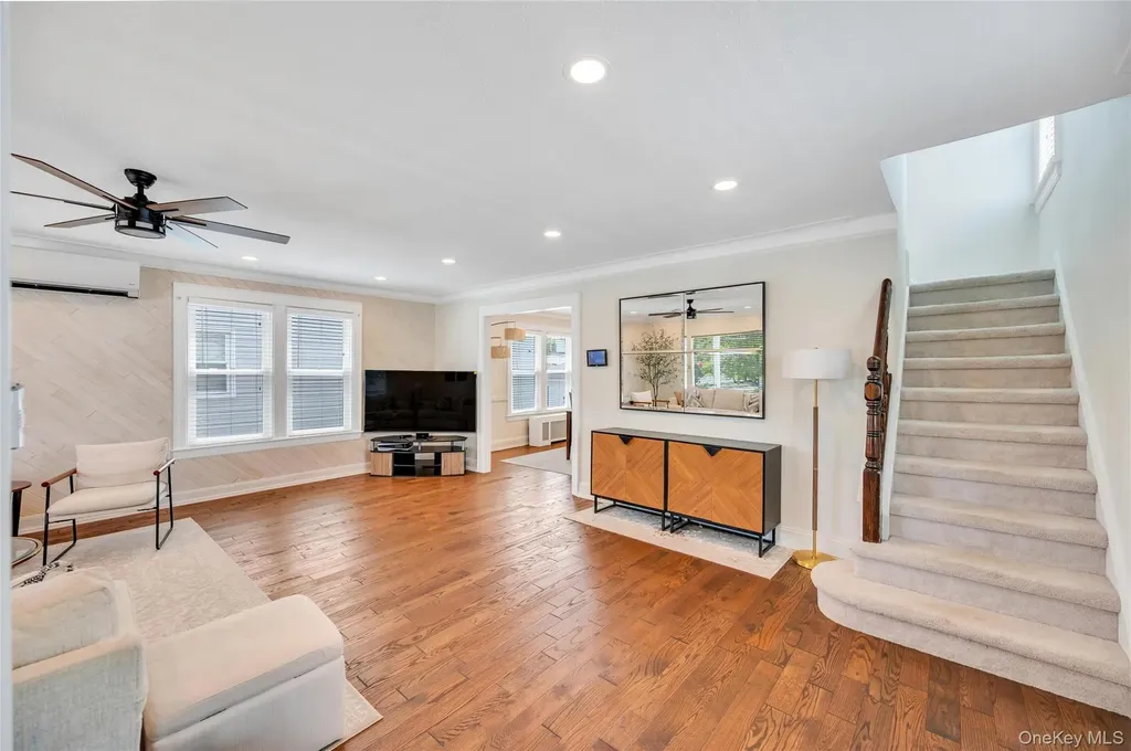 232 Locust Street Valley Stream NY 11581