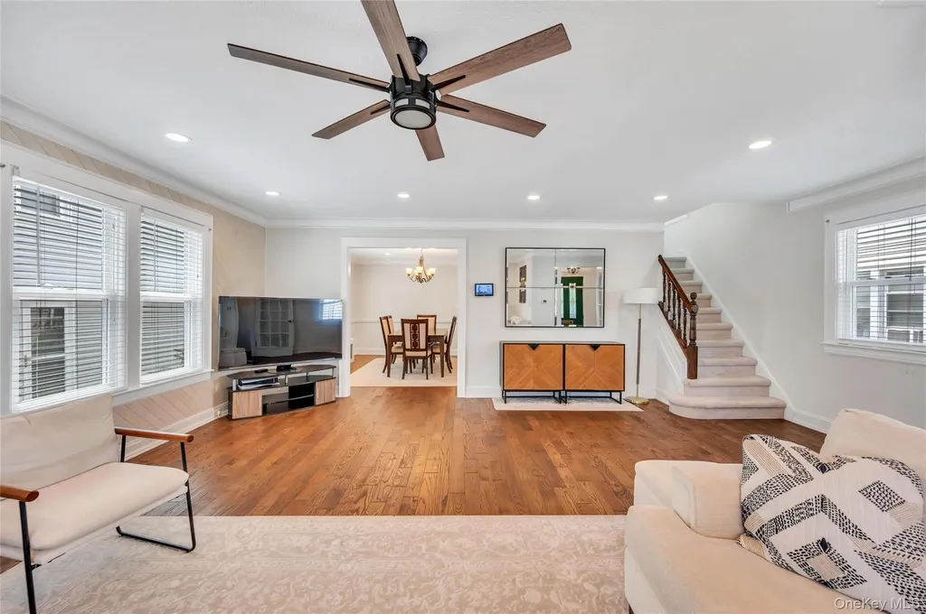 232 Locust Street Valley Stream NY 11581