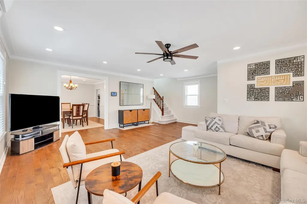 232 Locust Street Valley Stream NY 11581