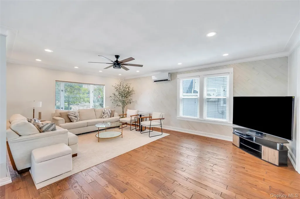 232 Locust Street Valley Stream NY 11581