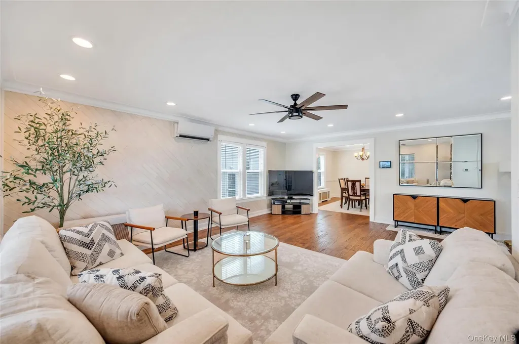 232 Locust Street Valley Stream NY 11581