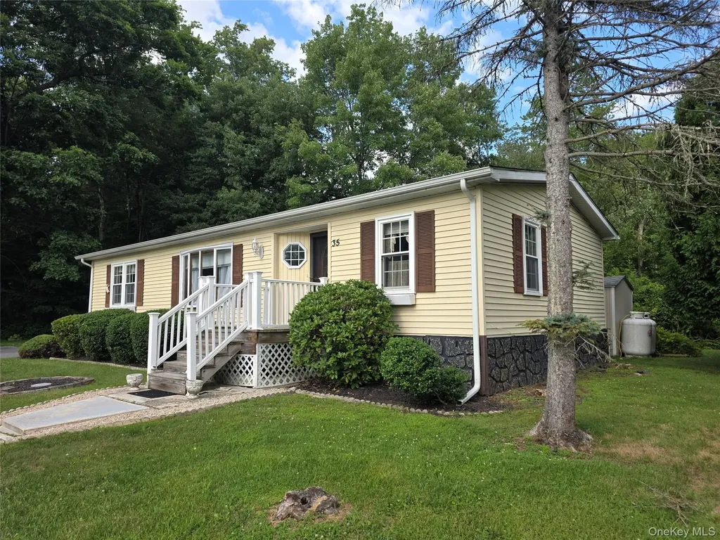 35 Perry Road Hyde Park NY 12538