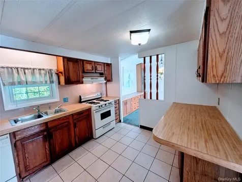 35 Perry Road Hyde Park NY 12538