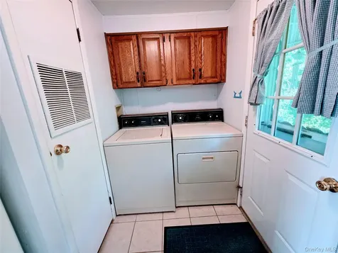 35 Perry Road Hyde Park NY 12538