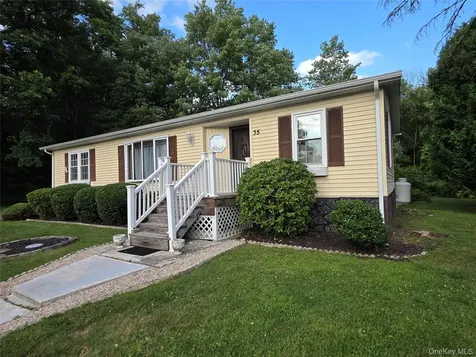 35 Perry Road Hyde Park NY 12538