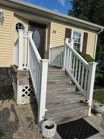 35 Perry Road Hyde Park NY 12538