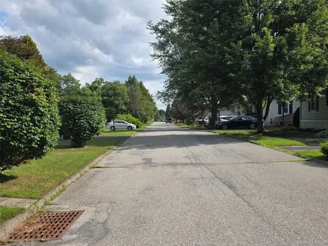 35 Perry Road Hyde Park NY 12538