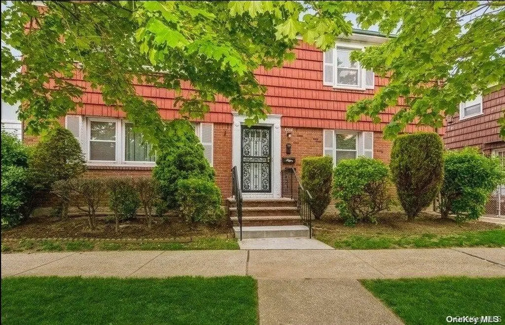 83-08 Langdale Street New Hyde Park NY 11040