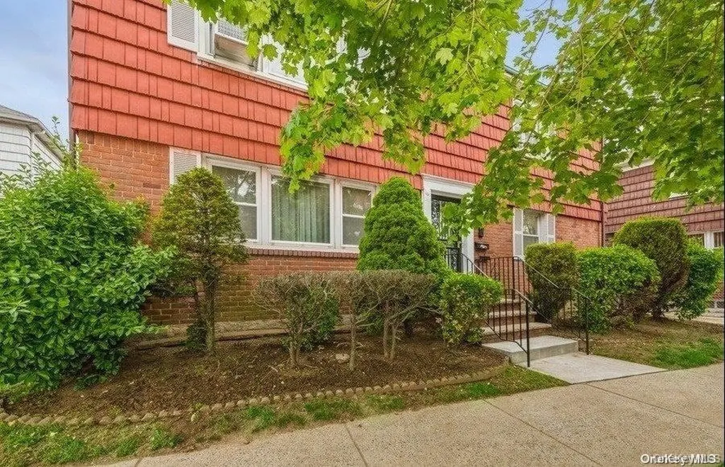 83-08 Langdale Street New Hyde Park NY 11040
