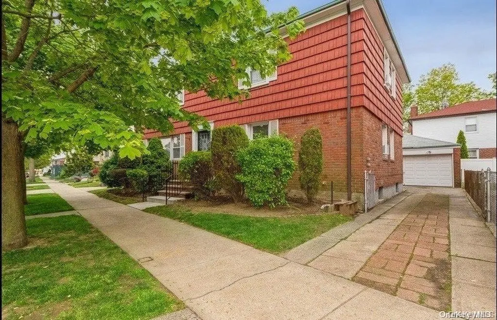 83-08 Langdale Street New Hyde Park NY 11040