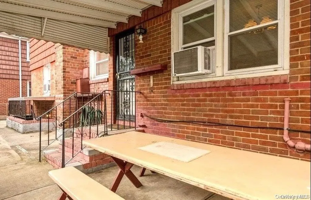 83-08 Langdale Street New Hyde Park NY 11040