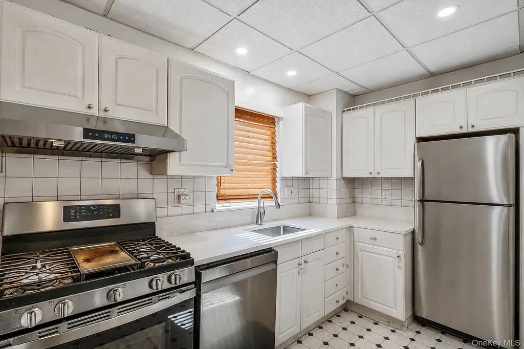 214 Lowell Avenue Floral Park NY 11001