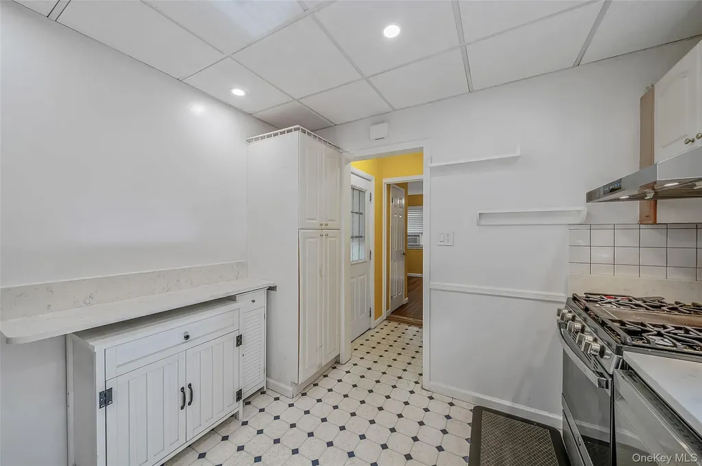 214 Lowell Avenue Floral Park NY 11001