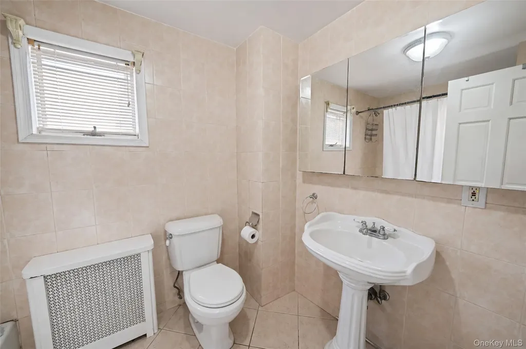 214 Lowell Avenue Floral Park NY 11001