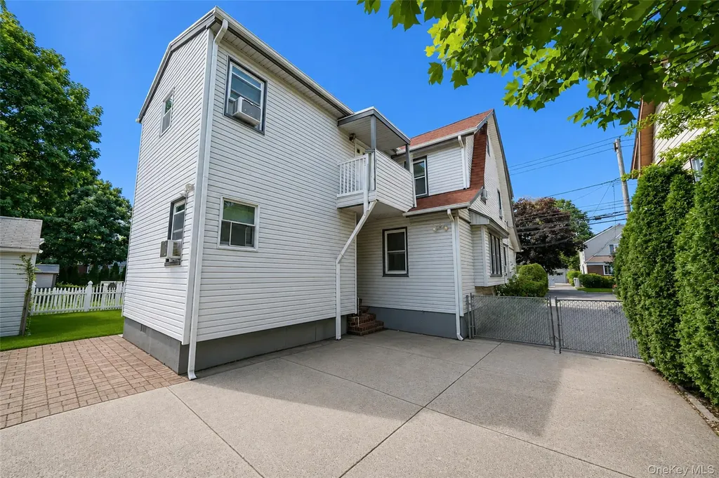 214 Lowell Avenue Floral Park NY 11001