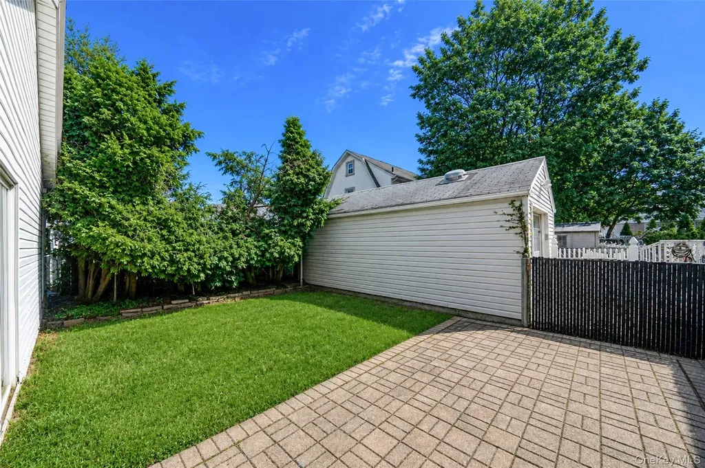 214 Lowell Avenue Floral Park NY 11001