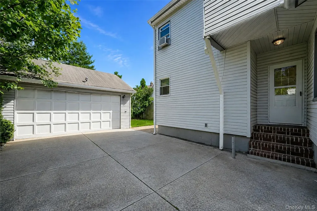214 Lowell Avenue Floral Park NY 11001