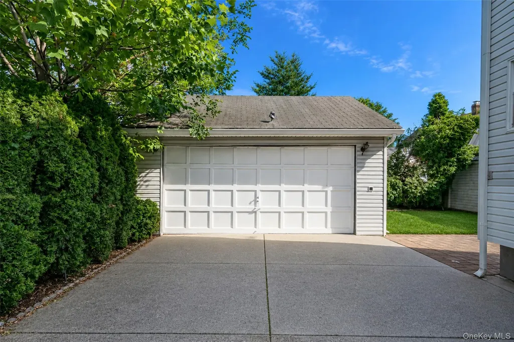 214 Lowell Avenue Floral Park NY 11001