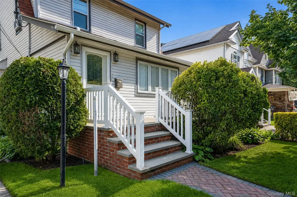 214 Lowell Avenue Floral Park NY 11001