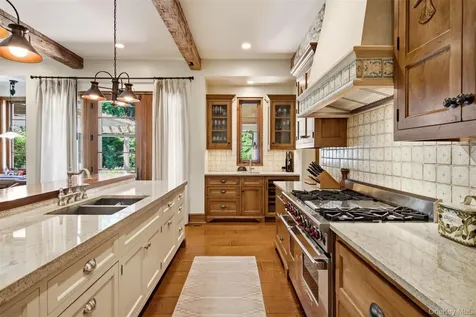 5 Puritan Place Huntington NY 11743