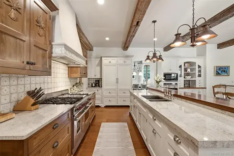 5 Puritan Place Huntington NY 11743