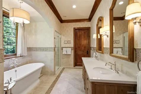 5 Puritan Place Huntington NY 11743