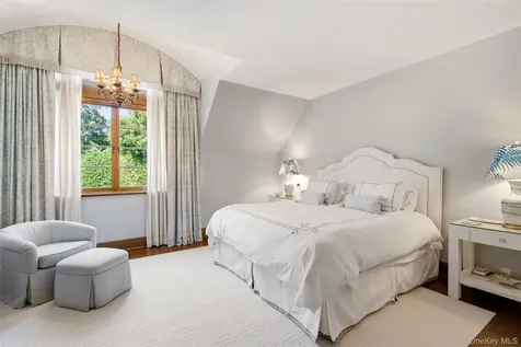 5 Puritan Place Huntington NY 11743