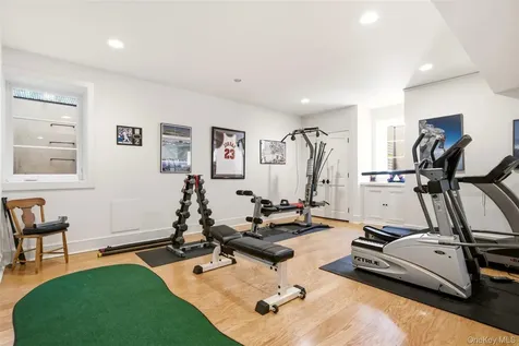 5 Puritan Place Huntington NY 11743