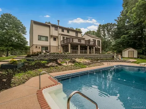 8 Fairgreen Court Cortlandt Manor NY 10567
