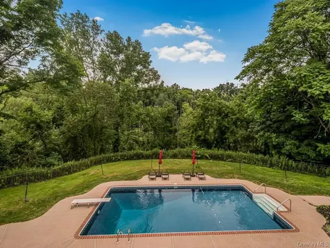 8 Fairgreen Court Cortlandt Manor NY 10567
