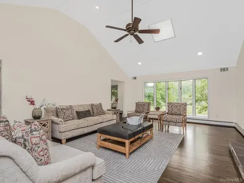 8 Fairgreen Court Cortlandt Manor NY 10567
