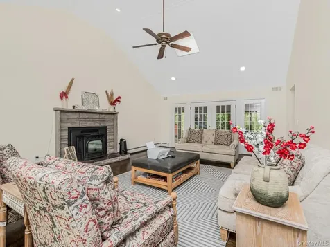8 Fairgreen Court Cortlandt Manor NY 10567