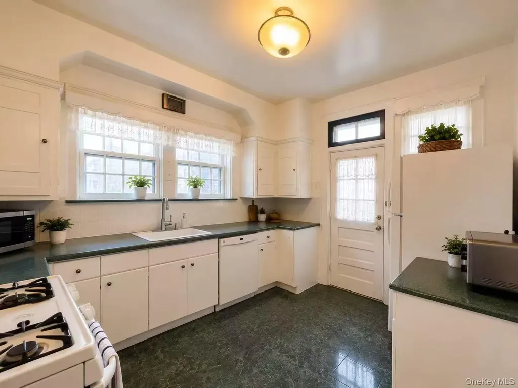 14025 58th Road Flushing NY 11355