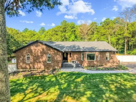 24 Bauer Avenue Manorville NY 11949