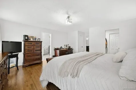 24 Bauer Avenue Manorville NY 11949