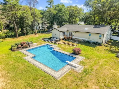 24 Bauer Avenue Manorville NY 11949