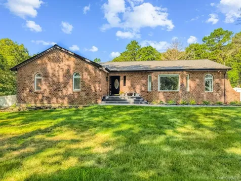 24 Bauer Avenue Manorville NY 11949
