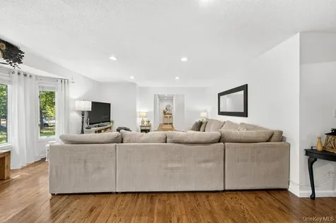 24 Bauer Avenue Manorville NY 11949