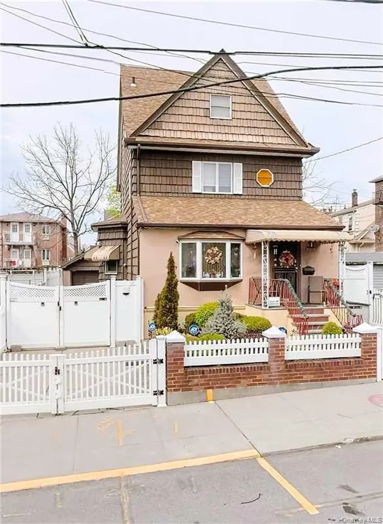134-37 58th Road Flushing NY 11355