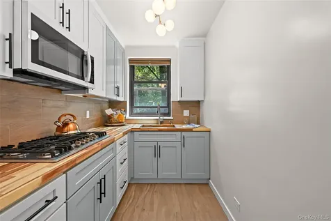 5 Rockledge Avenue Hartsdale NY 10530